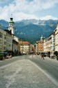 Innsbruck met uitzicht op de bergen-klein